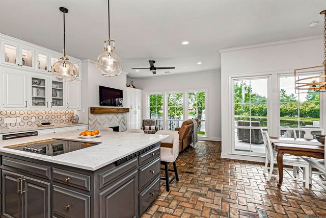 8341 Myrtlelake Dr, Baton Rouge, LA 70810