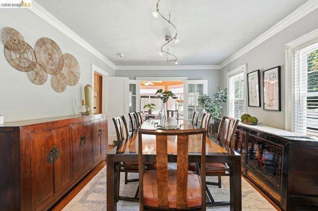 1134 Chatham Rd, Oakland, CA 94610