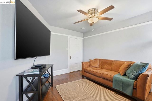 1134 Chatham Rd, Oakland, CA 94610