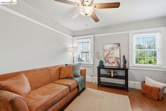 1134 Chatham Rd, Oakland, CA 94610