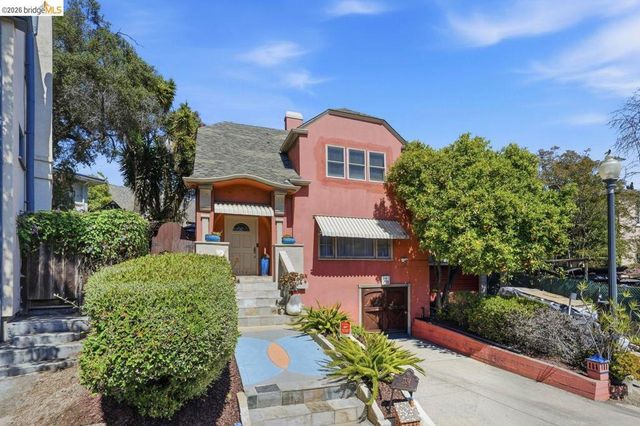 1134 Chatham Rd, Oakland, CA 94610