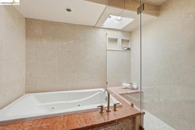 1134 Chatham Rd, Oakland, CA 94610