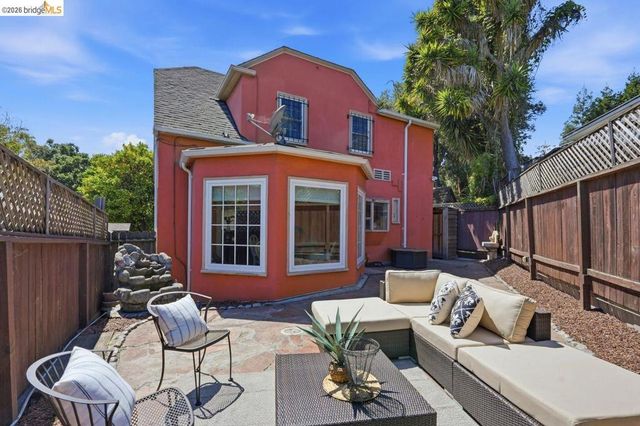 1134 Chatham Rd, Oakland, CA 94610