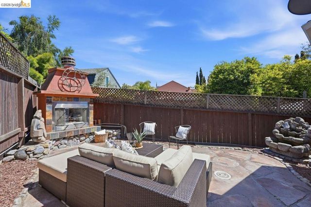 1134 Chatham Rd, Oakland, CA 94610