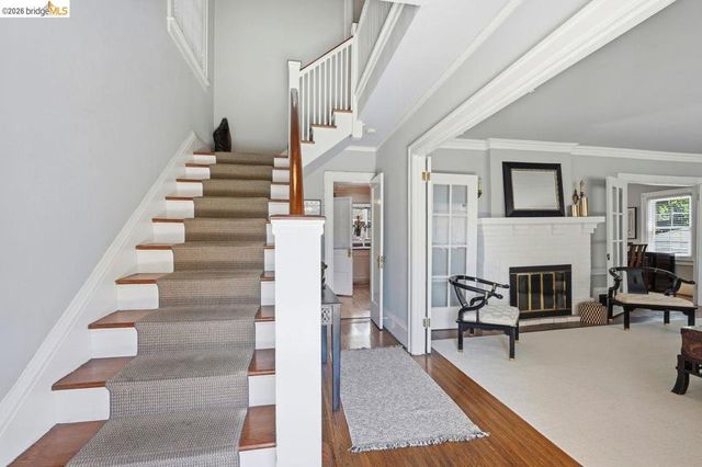 1134 Chatham Rd, Oakland, CA 94610