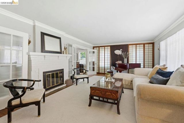 1134 Chatham Rd, Oakland, CA 94610