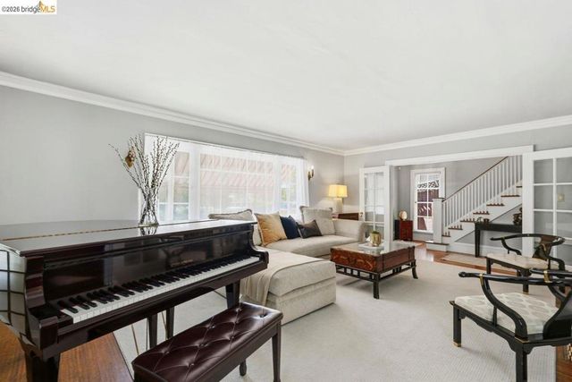 1134 Chatham Rd, Oakland, CA 94610