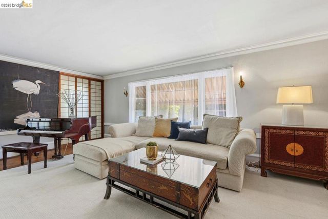 1134 Chatham Rd, Oakland, CA 94610