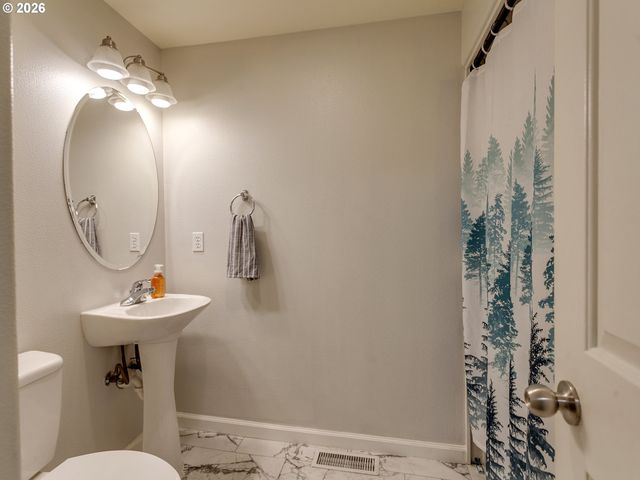 10769 Sw CANTERBURY Ln 102, Tigard, OR 97224