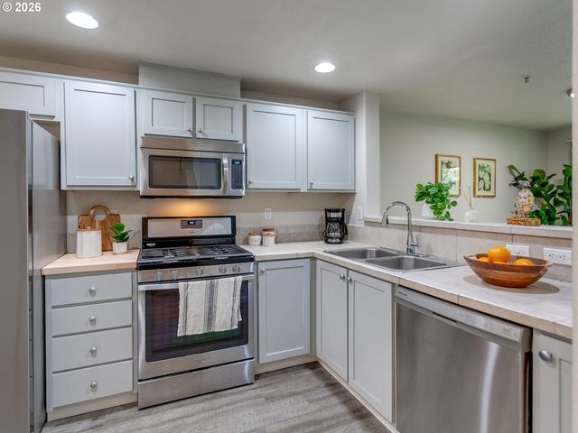 10769 Sw CANTERBURY Ln 102, Tigard, OR 97224
