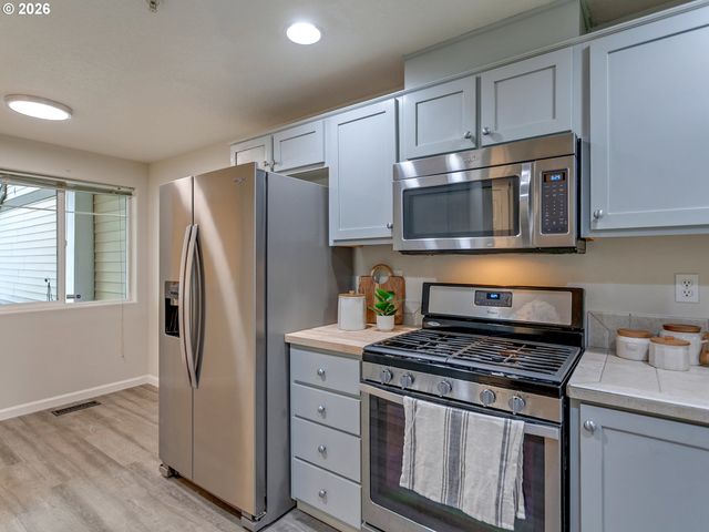 10769 Sw CANTERBURY Ln 102, Tigard, OR 97224