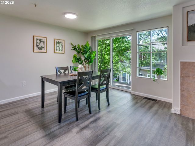 10769 Sw CANTERBURY Ln 102, Tigard, OR 97224
