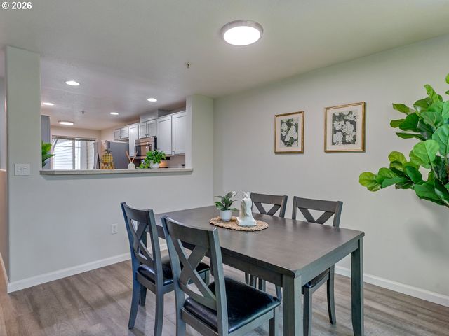 10769 Sw CANTERBURY Ln 102, Tigard, OR 97224