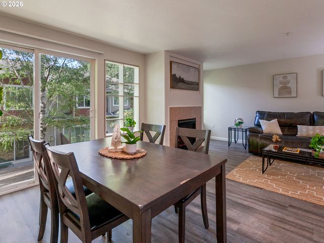 10769 Sw CANTERBURY Ln 102, Tigard, OR 97224