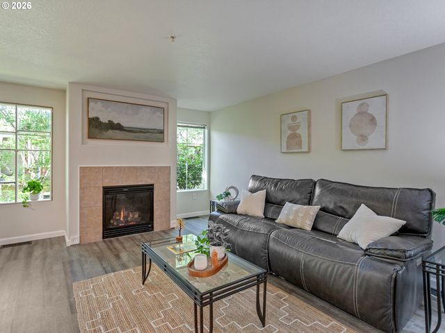 10769 Sw CANTERBURY Ln 102, Tigard, OR 97224