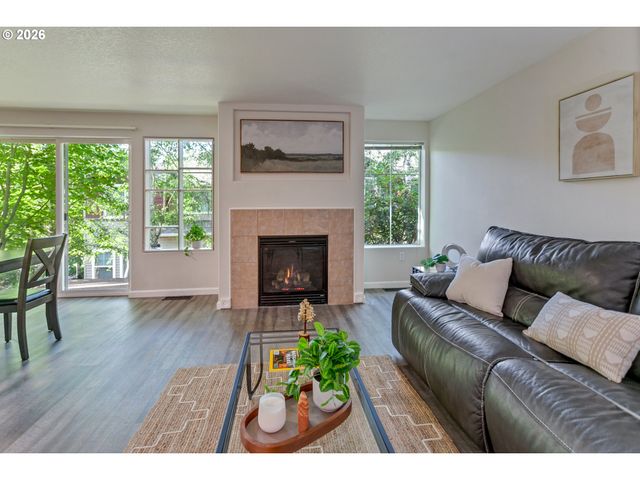 10769 Sw CANTERBURY Ln 102, Tigard, OR 97224
