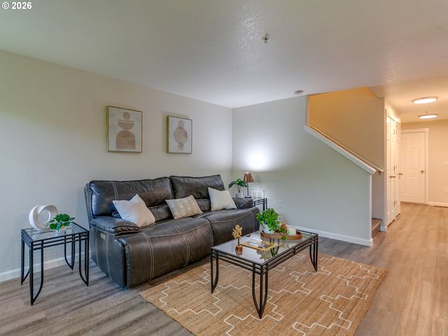 10769 Sw CANTERBURY Ln 102, Tigard, OR 97224