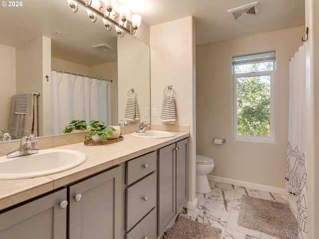 10769 Sw CANTERBURY Ln 102, Tigard, OR 97224