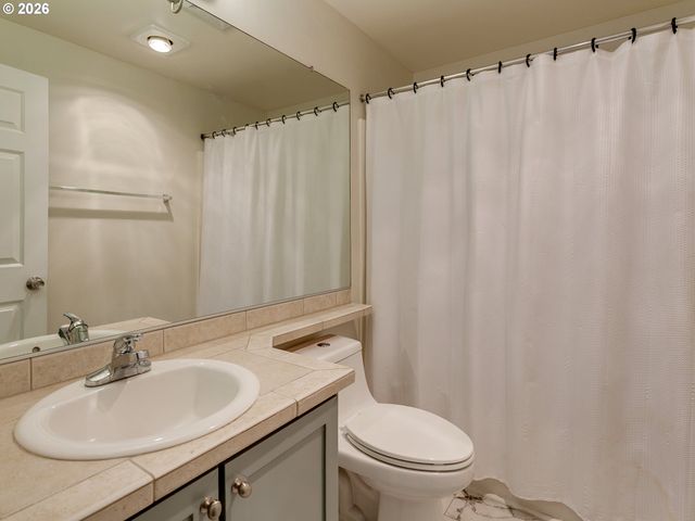 10769 Sw CANTERBURY Ln 102, Tigard, OR 97224