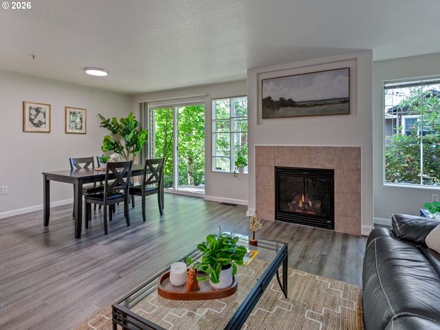 10769 Sw CANTERBURY Ln 102, Tigard, OR 97224