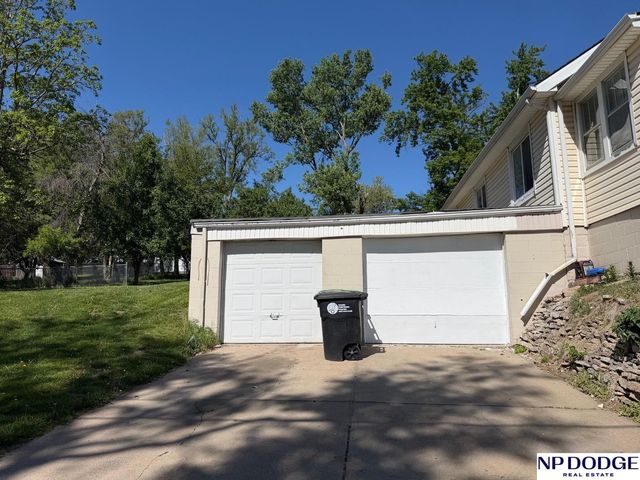 5408 S 52nd Street, Omaha, NE 68117