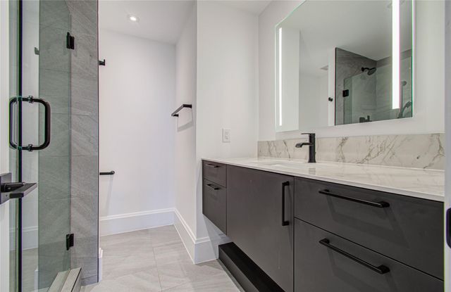 1701 Hermann Drive 20D, Houston, TX 77004