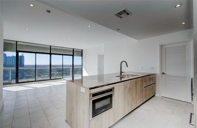 1701 Hermann Drive 20D, Houston, TX 77004