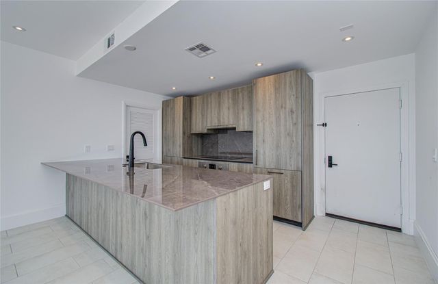 1701 Hermann Drive 20D, Houston, TX 77004