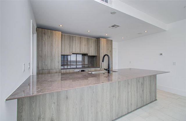 1701 Hermann Drive 20D, Houston, TX 77004