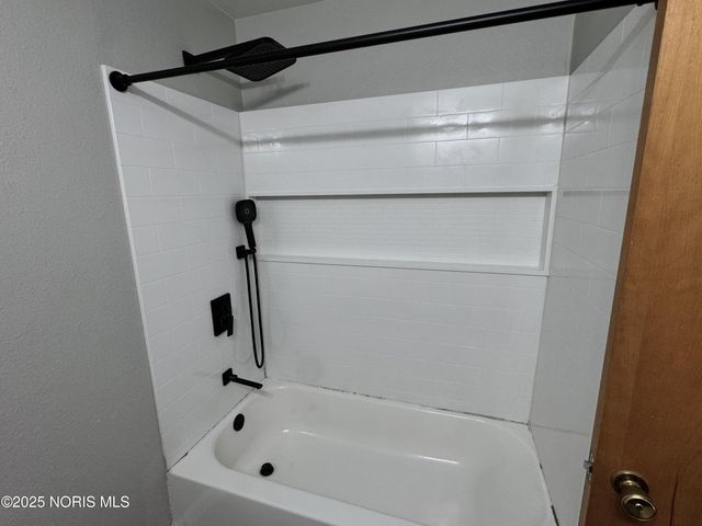 2707 Arthur Street, Oregon, OH 43616