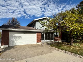 2707 Arthur Street, Oregon, OH 43616