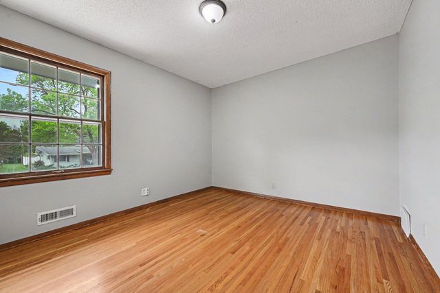 12919 5th Avenue S, Burnsville, MN 55337