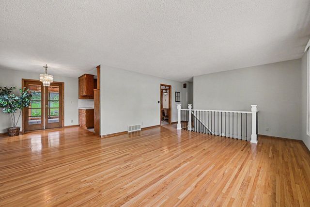 12919 5th Avenue S, Burnsville, MN 55337