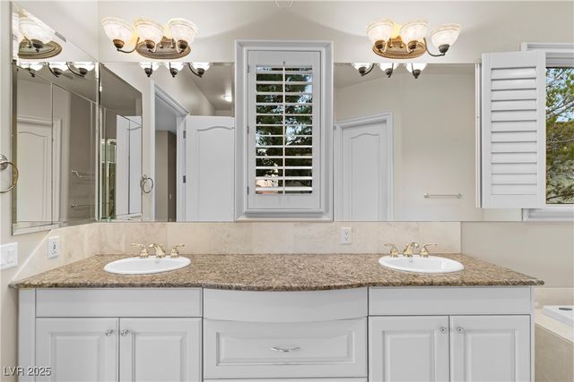 19 Via Del Garda, Henderson, NV 89011