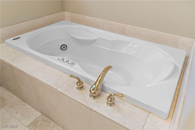 19 Via Del Garda, Henderson, NV 89011