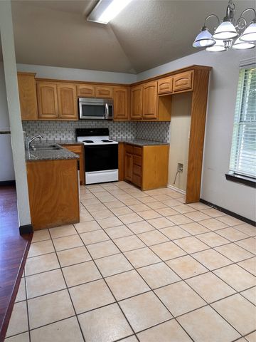 501 Brookfield Drive, Boyd, TX 76023