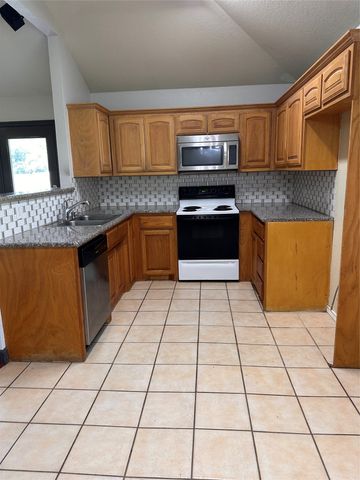 501 Brookfield Drive, Boyd, TX 76023