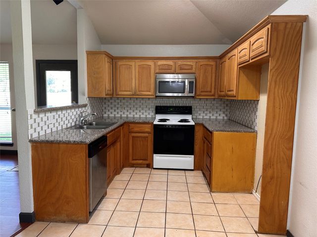 501 Brookfield Drive, Boyd, TX 76023