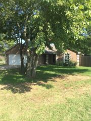 501 Brookfield Drive, Boyd, TX 76023