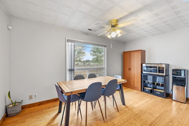 1202 Karen Ave, Benton City, WA 99320