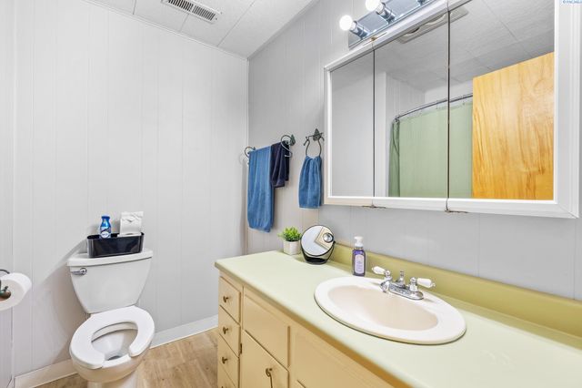 1202 Karen Ave, Benton City, WA 99320