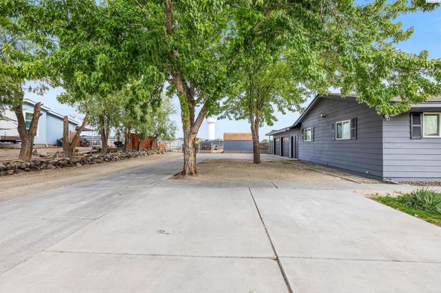 1202 Karen Ave, Benton City, WA 99320