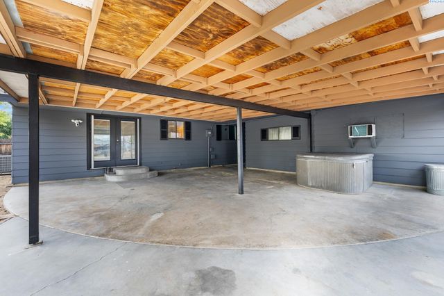 1202 Karen Ave, Benton City, WA 99320