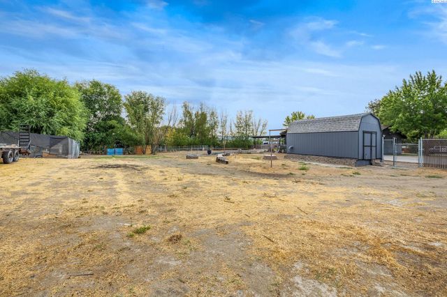 1202 Karen Ave, Benton City, WA 99320