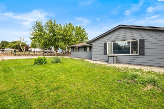 1202 Karen Ave, Benton City, WA 99320