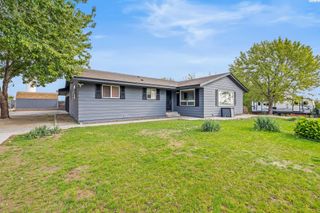 1202 Karen Ave, Benton City, WA 99320