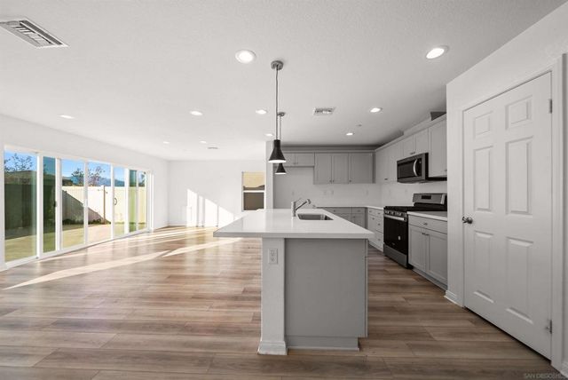 20075 Sanquinella Cir, Riverside, CA 92507