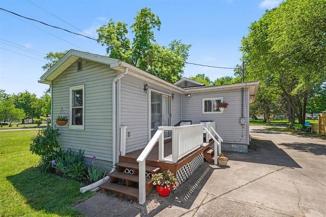 722 S Grant Avenue, Three Rivers, MI 49093