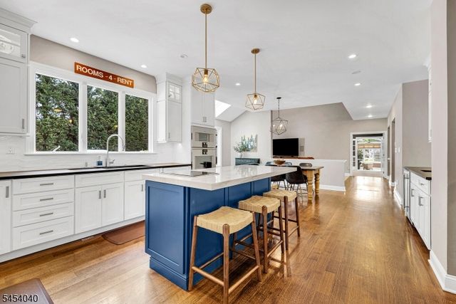 41 Wellington Dr, Washington Twp., NJ 07853