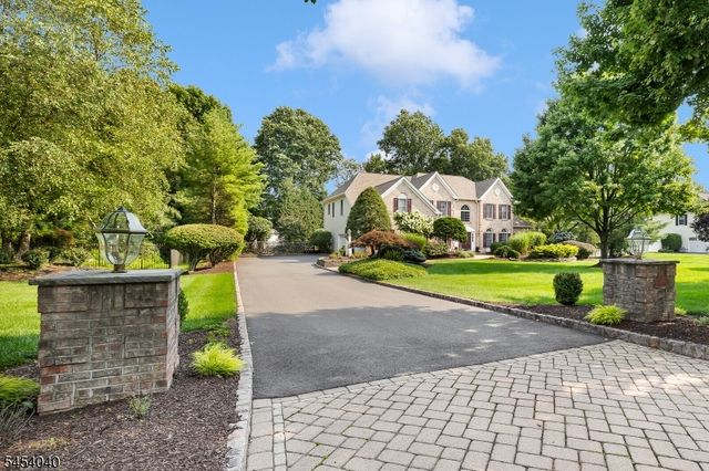 41 Wellington Dr, Washington Twp., NJ 07853